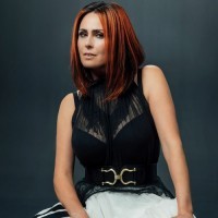 Sharon Den Adel